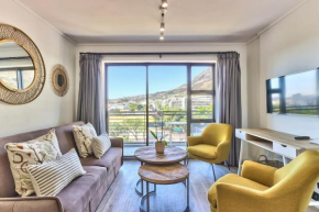 Gorgeous, central, secure- foothills of Table M!